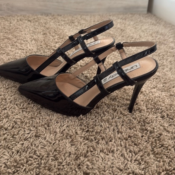 Shoes - Uniloby heels
